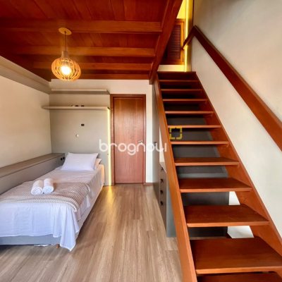 Casa com 249m², 3 quartos (sendo 2 suítes), 2 garagens, no bairro Rio Tavares em Florianópolis