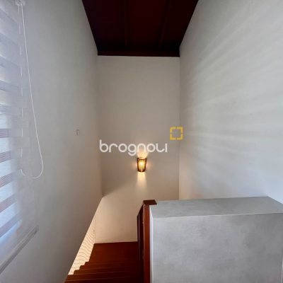 Casa com 249m², 3 quartos (sendo 2 suítes), 2 garagens, no bairro Rio Tavares em Florianópolis