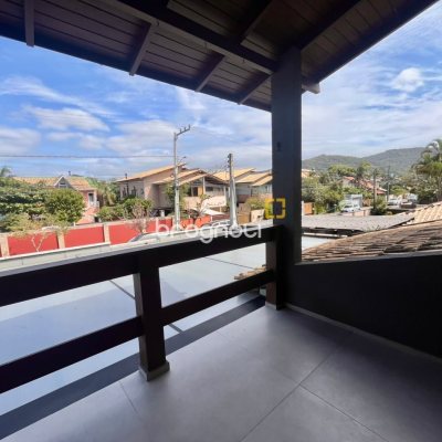Casa com 249m², 3 quartos (sendo 2 suítes), 2 garagens, no bairro Rio Tavares em Florianópolis