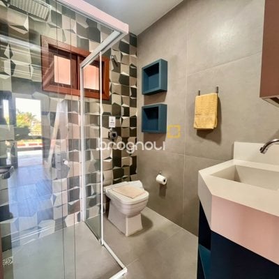 Casa com 249m², 3 quartos (sendo 2 suítes), 2 garagens, no bairro Rio Tavares em Florianópolis
