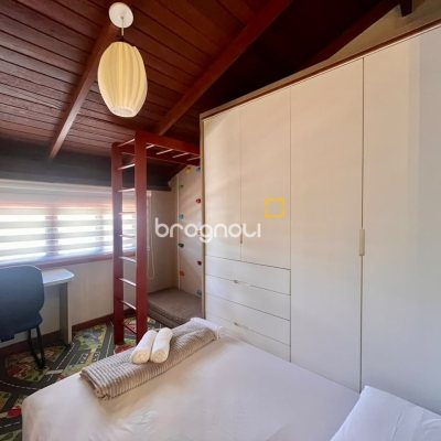 Casa com 249m², 3 quartos (sendo 2 suítes), 2 garagens, no bairro Rio Tavares em Florianópolis