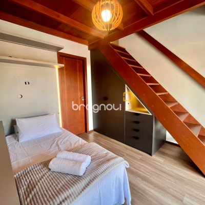 Casa com 249m², 3 quartos (sendo 2 suítes), 2 garagens, no bairro Rio Tavares em Florianópolis