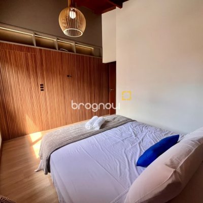 Casa com 249m², 3 quartos (sendo 2 suítes), 2 garagens, no bairro Rio Tavares em Florianópolis