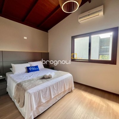 Casa com 249m², 3 quartos (sendo 2 suítes), 2 garagens, no bairro Rio Tavares em Florianópolis