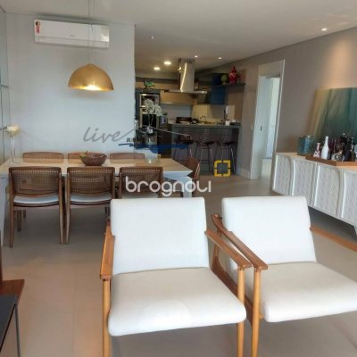 Apartamento com 171m², 3 quartos (sendo 3 suítes), 2 garagens, no bairro Jurerê Internacional em Florianópolis