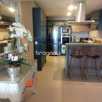Apartamento com 171m², 3 quartos (sendo 3 suítes), 2 garagens, no bairro Jurerê Internacional em Florianópolis