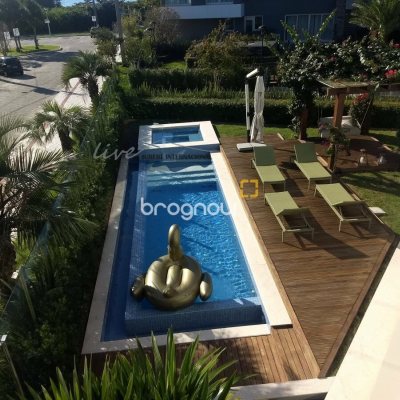 Apartamento com 171m², 3 quartos (sendo 3 suítes), 2 garagens, no bairro Jurerê Internacional em Florianópolis