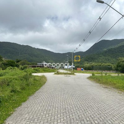 Terreno com 462m², no bairro Ribeirão da Ilha em Florianópolis