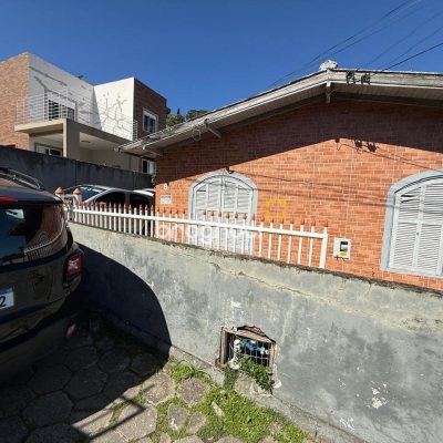 Casa com 83m², 2 quartos, 2 garagens, no bairro Saco dos Limões em Florianópolis