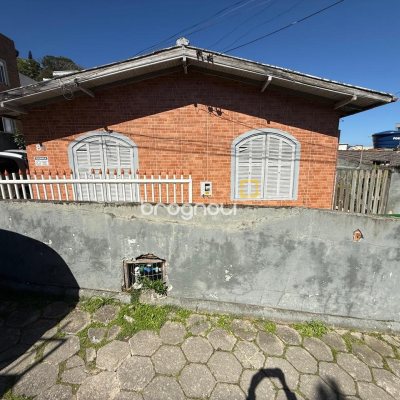 Casa com 83m², 2 quartos, 2 garagens, no bairro Saco dos Limões em Florianópolis
