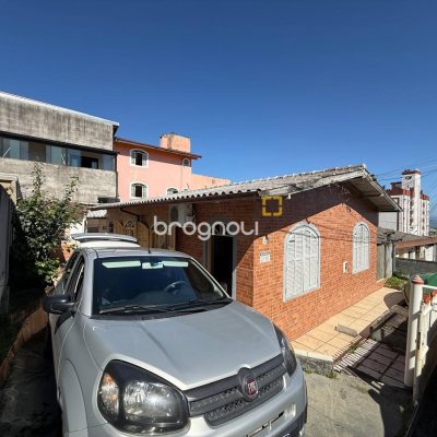 Casa com 83m², 2 quartos, 2 garagens, no bairro Saco dos Limões em Florianópolis