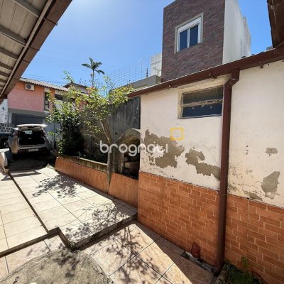 Casa com 83m², 2 quartos, 2 garagens, no bairro Saco dos Limões em Florianópolis