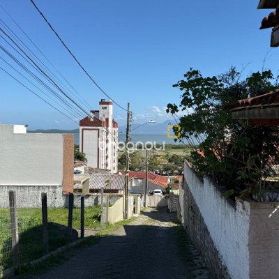 Casa com 83m², 2 quartos, 2 garagens, no bairro Saco dos Limões em Florianópolis