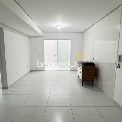 Apartamento com 50m², 2 quartos (sendo 1 suíte), 1 garagem, no bairro Ingleses em Florianópolis