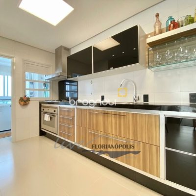Apartamento com 127m², 3 quartos (sendo 3 suítes), 2 garagens, no bairro Jurerê em Florianópolis