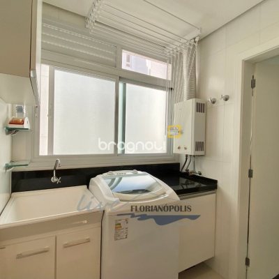 Apartamento com 127m², 3 quartos (sendo 3 suítes), 2 garagens, no bairro Jurerê em Florianópolis