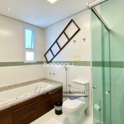 Apartamento com 127m², 3 quartos (sendo 3 suítes), 2 garagens, no bairro Jurerê em Florianópolis