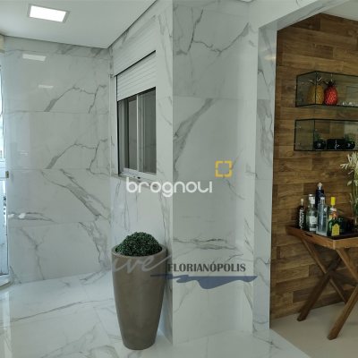 Apartamento com 127m², 3 quartos (sendo 3 suítes), 2 garagens, no bairro Jurerê em Florianópolis