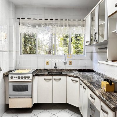 Apartamento com 74m², 2 quartos (sendo 1 suíte), 1 garagem, no bairro Coqueiros em Florianópolis