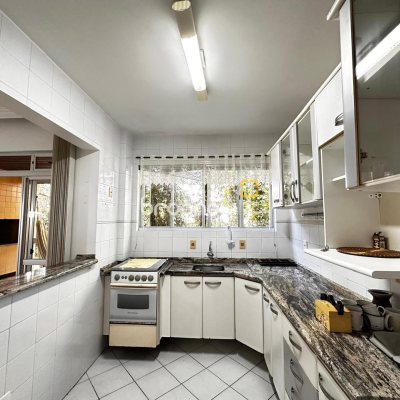 Apartamento com 74m², 2 quartos (sendo 1 suíte), 1 garagem, no bairro Coqueiros em Florianópolis