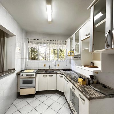 Apartamento com 74m², 2 quartos (sendo 1 suíte), 1 garagem, no bairro Coqueiros em Florianópolis