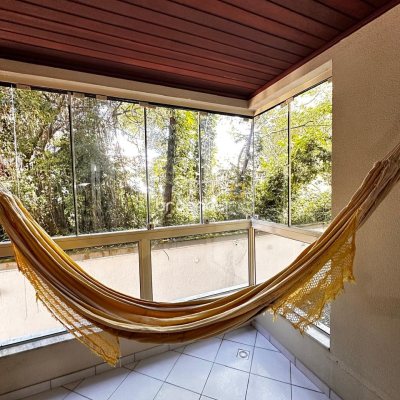 Apartamento com 74m², 2 quartos (sendo 1 suíte), 1 garagem, no bairro Coqueiros em Florianópolis