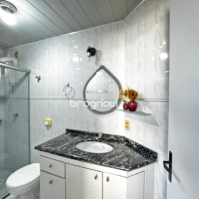 Apartamento com 74m², 2 quartos (sendo 1 suíte), 1 garagem, no bairro Coqueiros em Florianópolis