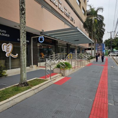 Sala com 33m², no bairro Estreito em Florianópolis