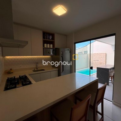 Casa com 68m², 2 quartos, 1 garagem, no bairro Potecas em São José