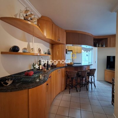 Apartamento com 103m², 2 quartos, 1 garagem, no bairro Jurerê em Florianópolis
