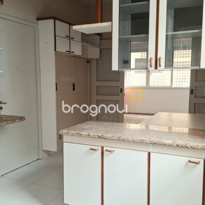 Apartamento com 131m², 3 quartos, 1 garagem, no bairro Centro em Florianópolis