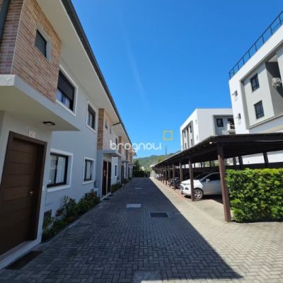 Casa com 79m², 2 quartos (sendo 2 suítes), 1 garagem, no bairro Cachoeira do Bom Jesus em Florianópolis