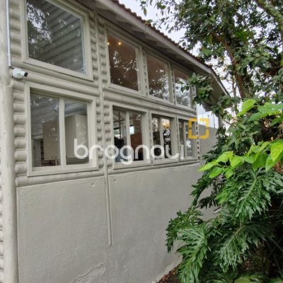 Casa com 220m², 3 quartos (sendo 1 suíte), 3 garagens, no bairro Sambaqui em Florianópolis
