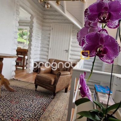Casa com 220m², 3 quartos (sendo 1 suíte), 3 garagens, no bairro Sambaqui em Florianópolis