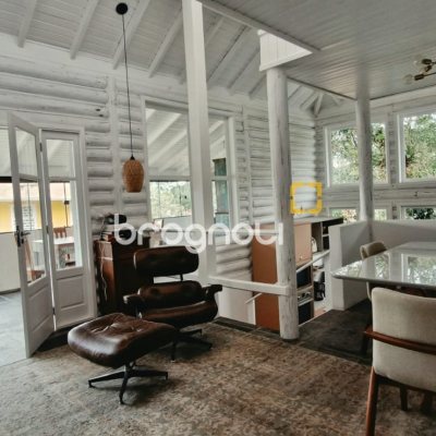 Casa com 220m², 3 quartos (sendo 1 suíte), 3 garagens, no bairro Sambaqui em Florianópolis