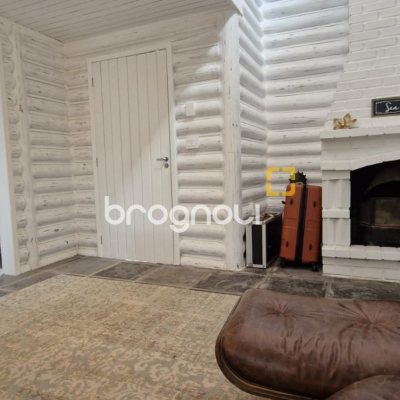 Casa com 220m², 3 quartos (sendo 1 suíte), 3 garagens, no bairro Sambaqui em Florianópolis