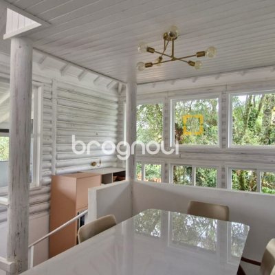 Casa com 220m², 3 quartos (sendo 1 suíte), 3 garagens, no bairro Sambaqui em Florianópolis