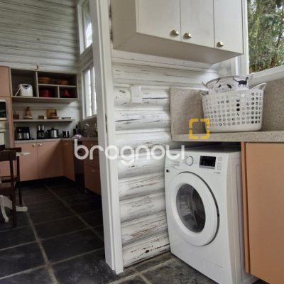 Casa com 220m², 3 quartos (sendo 1 suíte), 3 garagens, no bairro Sambaqui em Florianópolis