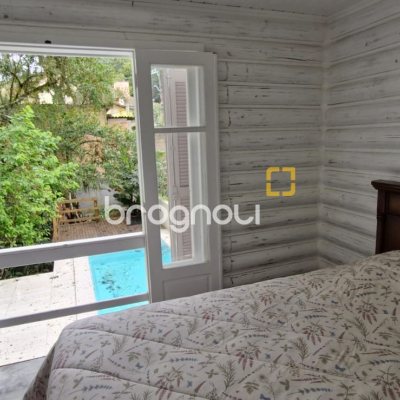 Casa com 220m², 3 quartos (sendo 1 suíte), 3 garagens, no bairro Sambaqui em Florianópolis