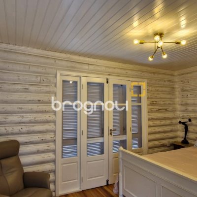 Casa com 220m², 3 quartos (sendo 1 suíte), 3 garagens, no bairro Sambaqui em Florianópolis