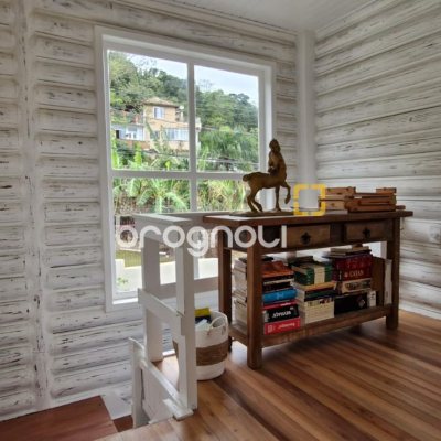 Casa com 220m², 3 quartos (sendo 1 suíte), 3 garagens, no bairro Sambaqui em Florianópolis