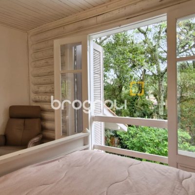 Casa com 220m², 3 quartos (sendo 1 suíte), 3 garagens, no bairro Sambaqui em Florianópolis
