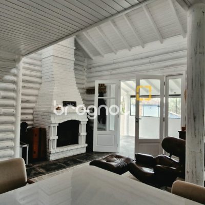 Casa com 220m², 3 quartos (sendo 1 suíte), 3 garagens, no bairro Sambaqui em Florianópolis