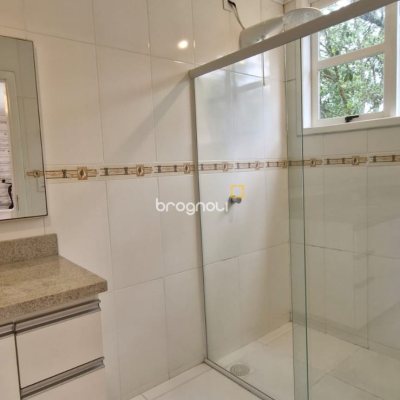 Casa com 220m², 3 quartos (sendo 1 suíte), 3 garagens, no bairro Sambaqui em Florianópolis