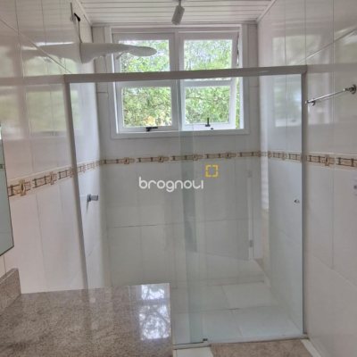 Casa com 220m², 3 quartos (sendo 1 suíte), 3 garagens, no bairro Sambaqui em Florianópolis