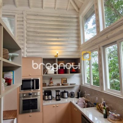 Casa com 220m², 3 quartos (sendo 1 suíte), 3 garagens, no bairro Sambaqui em Florianópolis