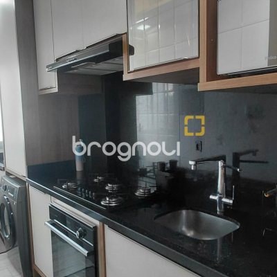 Apartamento com 81m², 3 quartos (sendo 1 suíte), 2 garagens, no bairro Capoeiras em Florianópolis