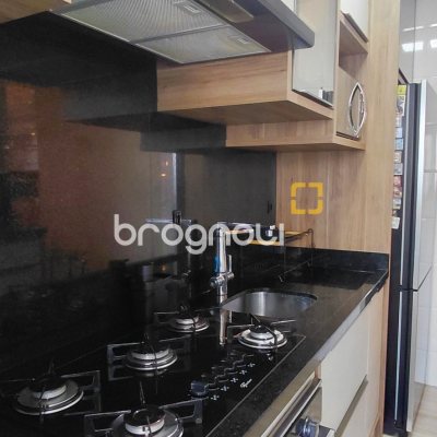 Apartamento com 81m², 3 quartos (sendo 1 suíte), 2 garagens, no bairro Capoeiras em Florianópolis
