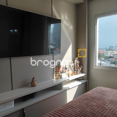 Apartamento com 81m², 3 quartos (sendo 1 suíte), 2 garagens, no bairro Capoeiras em Florianópolis