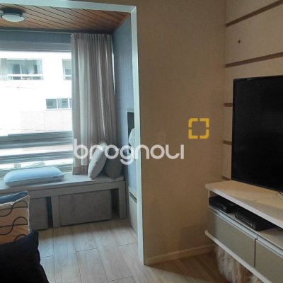 Apartamento com 81m², 3 quartos (sendo 1 suíte), 2 garagens, no bairro Capoeiras em Florianópolis